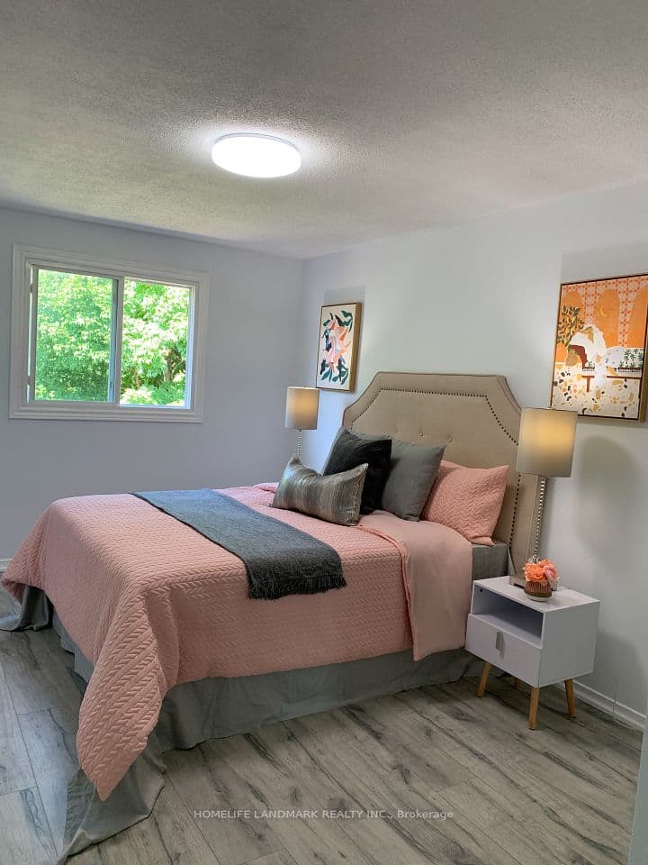 Home staging at Corbett Dr — project photograph 3