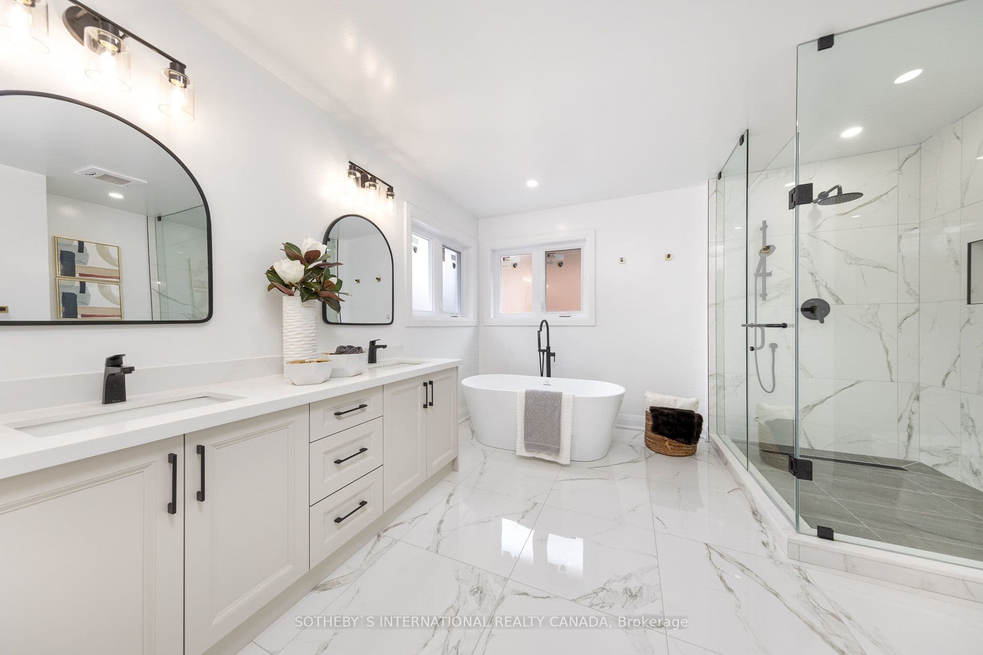 Home staging at Sandbanks Dr — project photograph 16