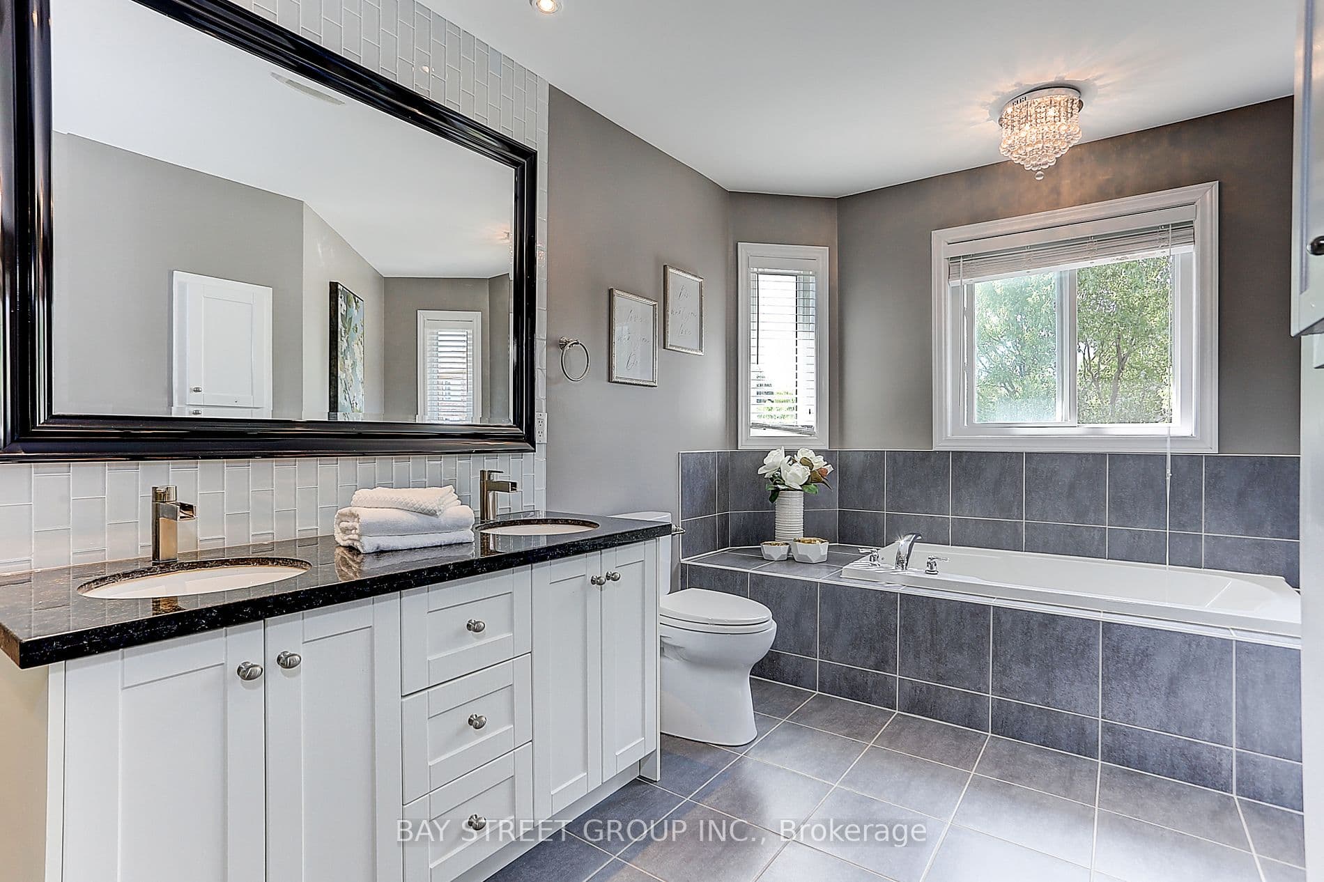 Home staging at Aztec Ct — project photograph 14