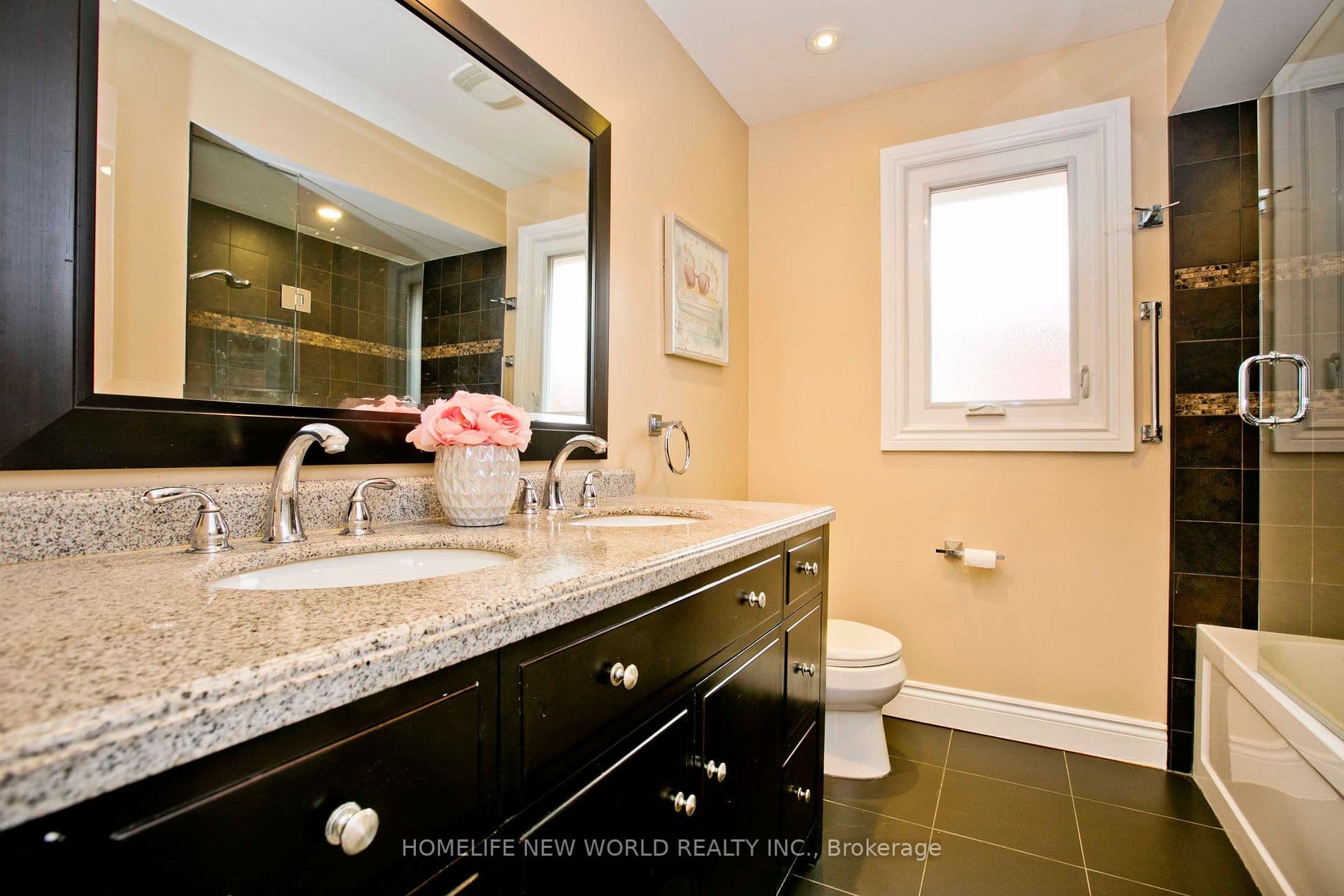 Home staging at Canterbury Ct — project photograph 13