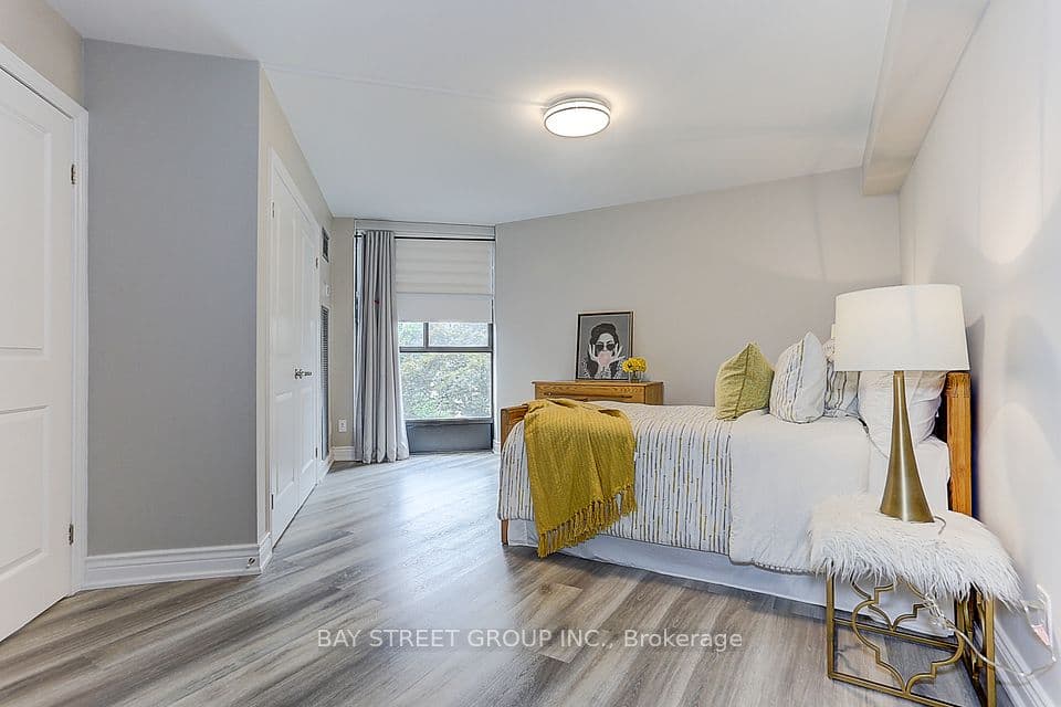 Home staging at Baif Blvd — project photograph 3