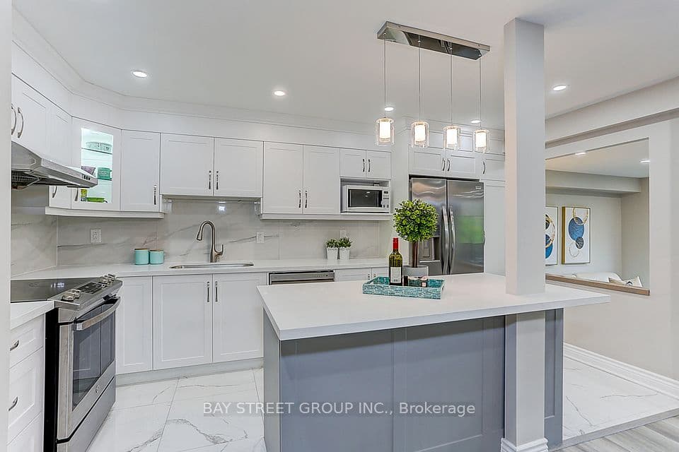Home staging at Baif Blvd — project photograph 5