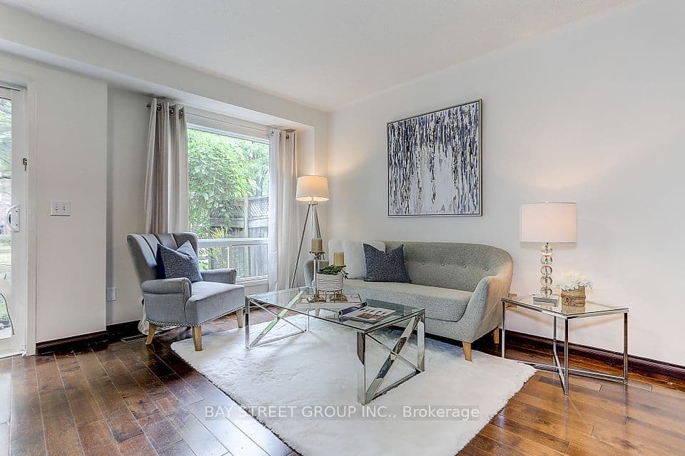Home staging at Northern Heights Dr — project photograph 4
