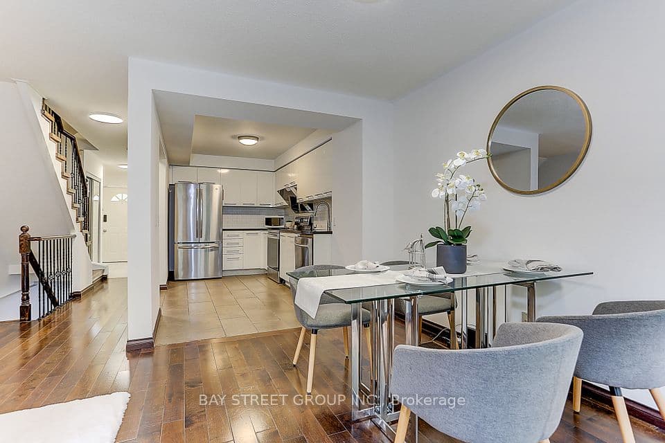 Home staging at Northern Heights Dr — project photograph 7