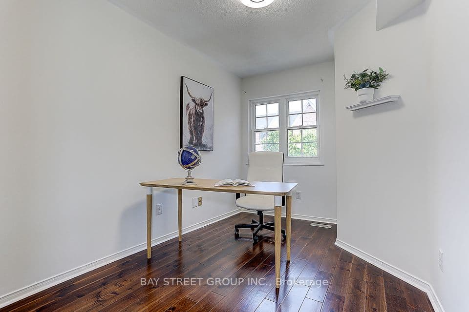 Home staging at Northern Heights Dr — project photograph 9