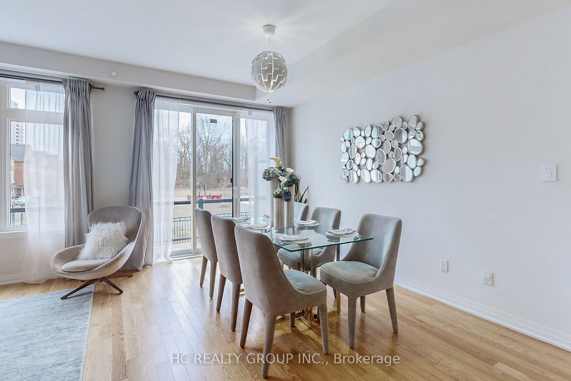 Home staging at Beer Ln — project photograph 7