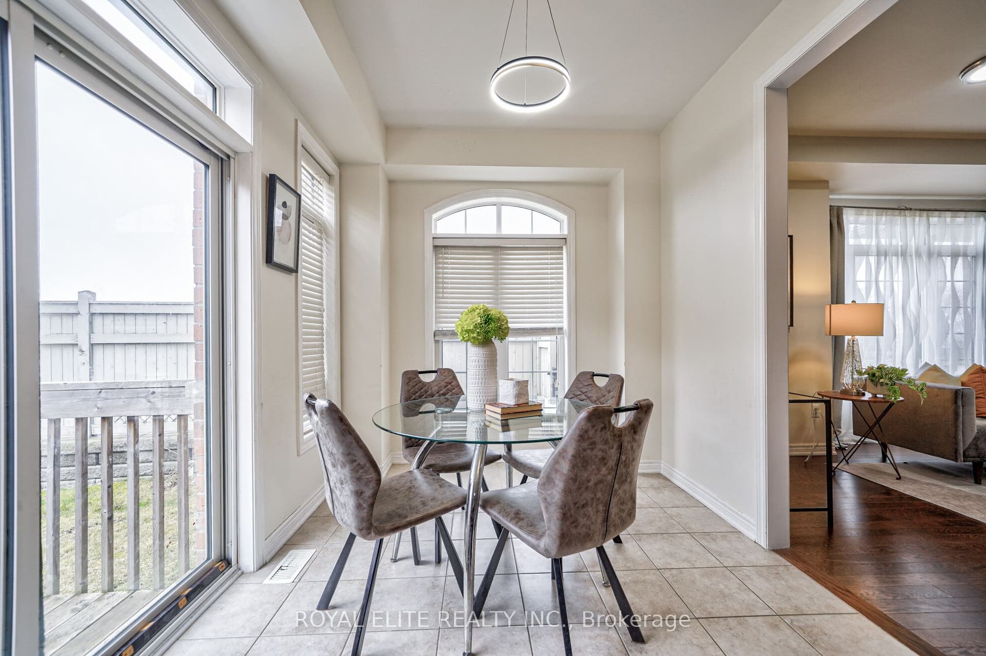 Home staging at Henry Bauer Ave — project photograph 3