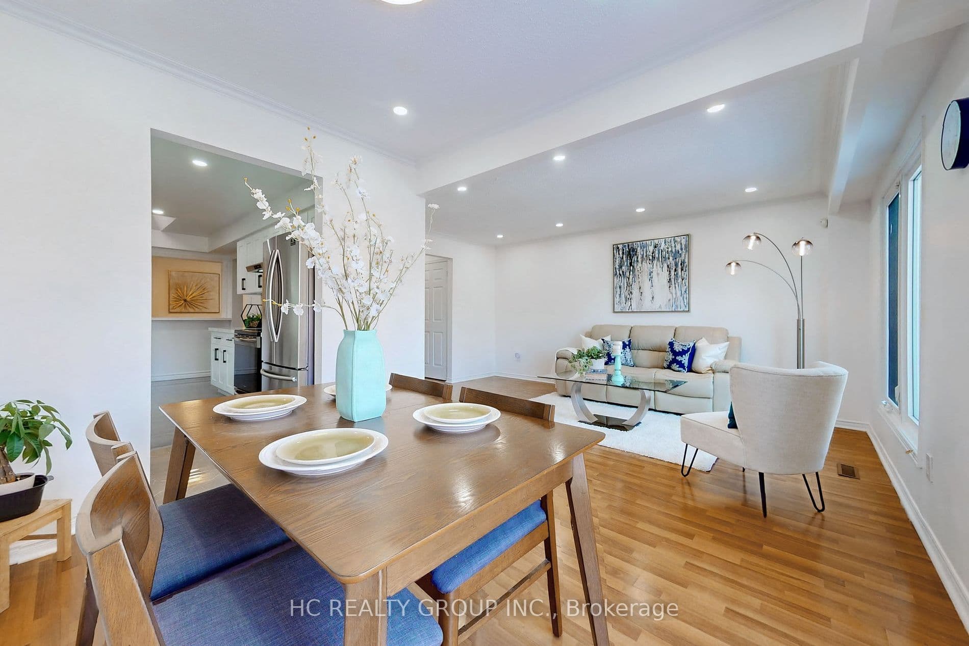 Home staging at Major Oak Terrace — project photograph 4