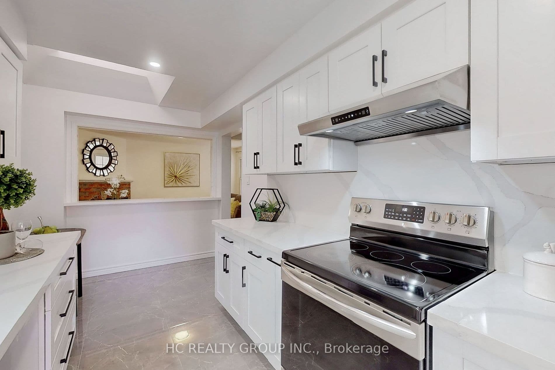 Home staging at Major Oak Terrace — project photograph 5