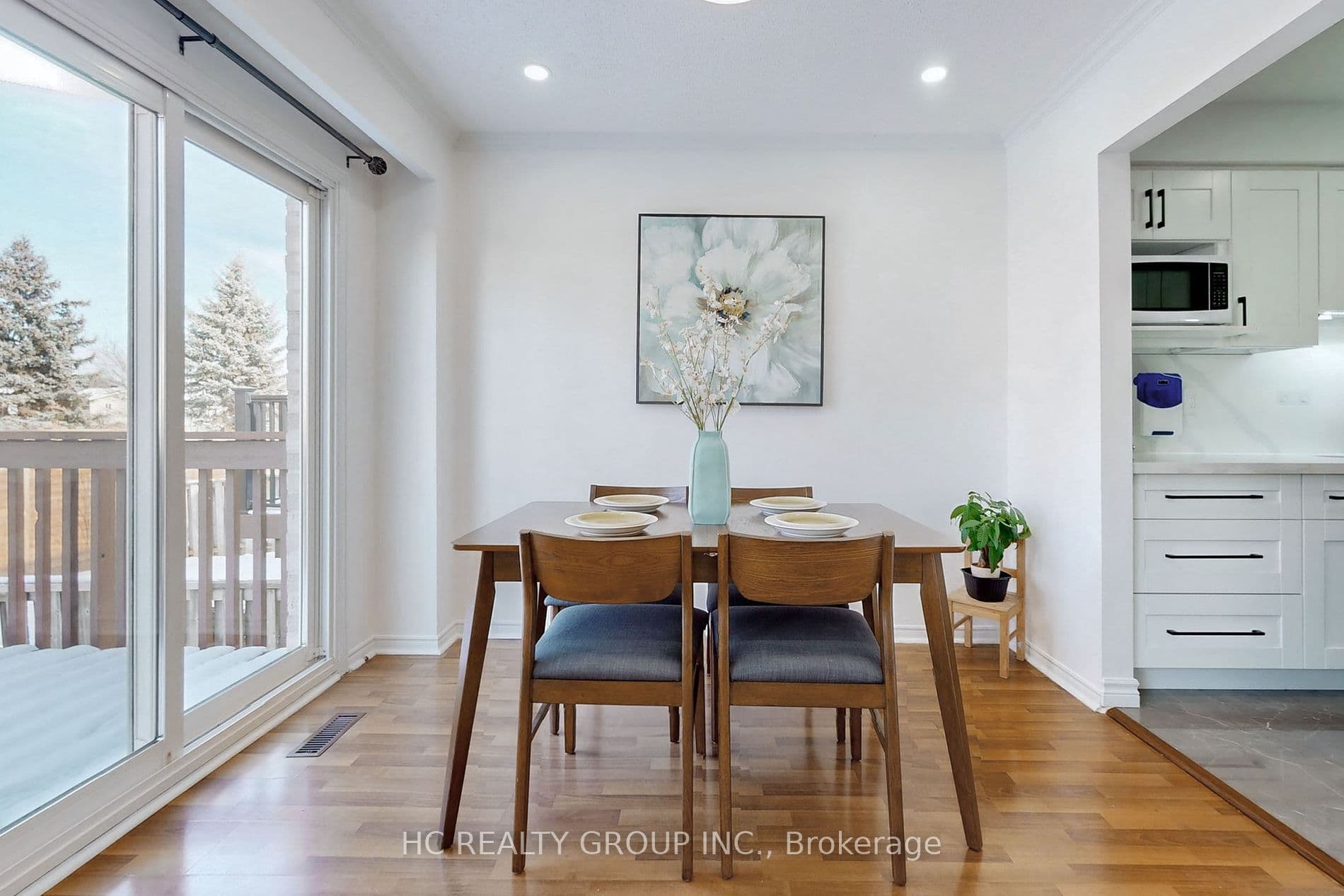 Home staging at Major Oak Terrace — project photograph 10