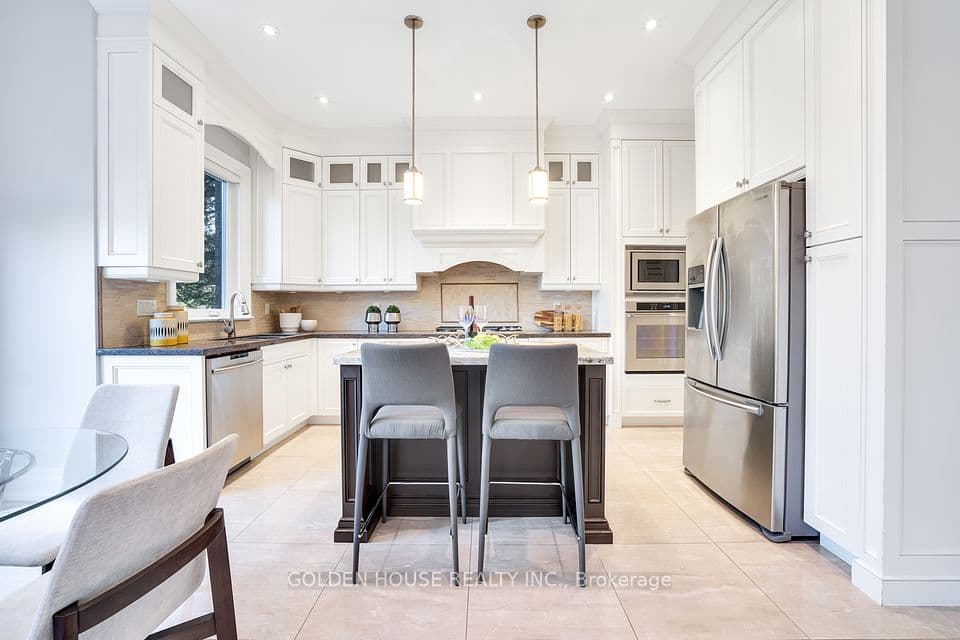 Home staging at Pleasant Ave — project photograph 12