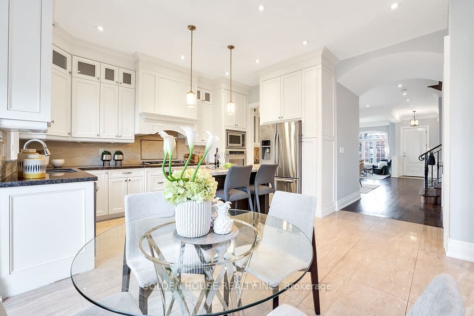 Home staging at Pleasant Ave — project photograph 9