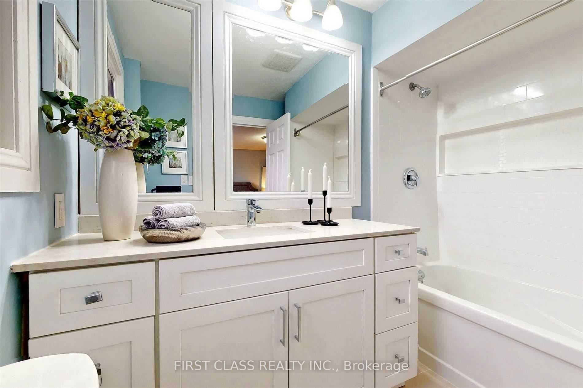 Home staging at Parmeer Dr — project photograph 4