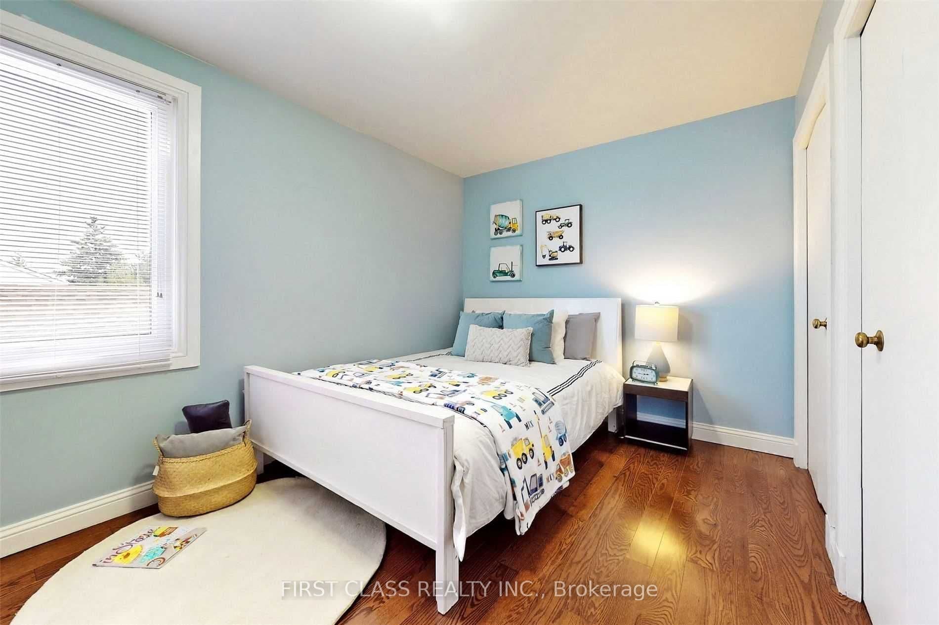 Home staging at Parmeer Dr — project photograph 8