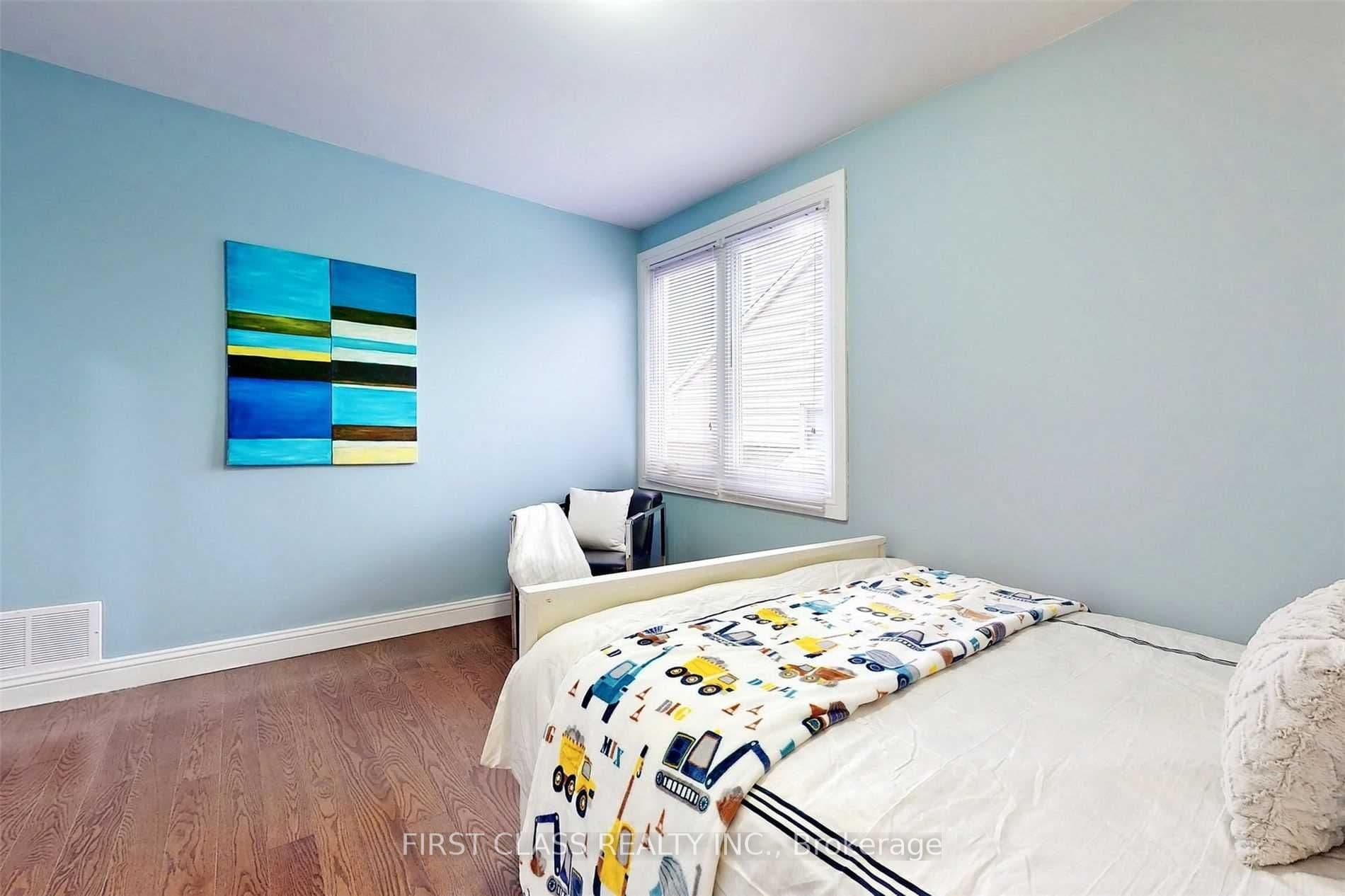 Home staging at Parmeer Dr — project photograph 9