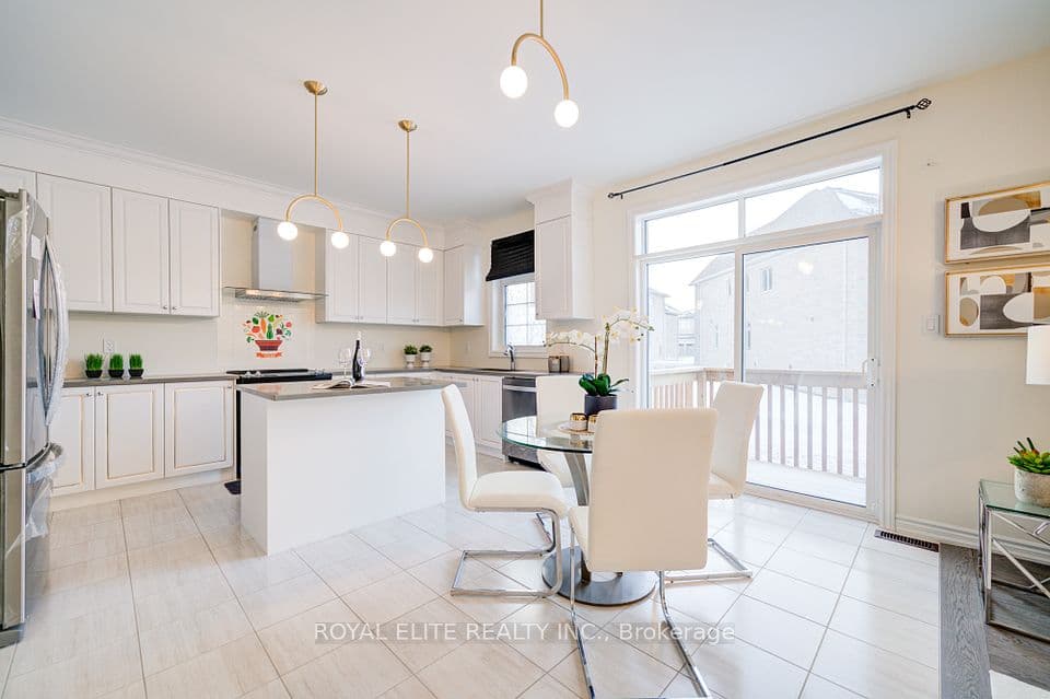 Home staging at Silk Twist Dr — project photograph 17