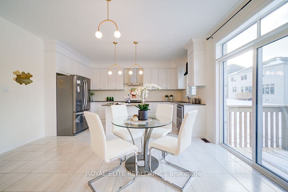 Home staging at Silk Twist Dr — project photograph 18
