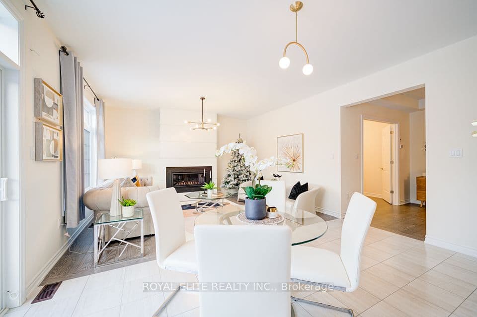 Home staging at Silk Twist Dr — project photograph 4