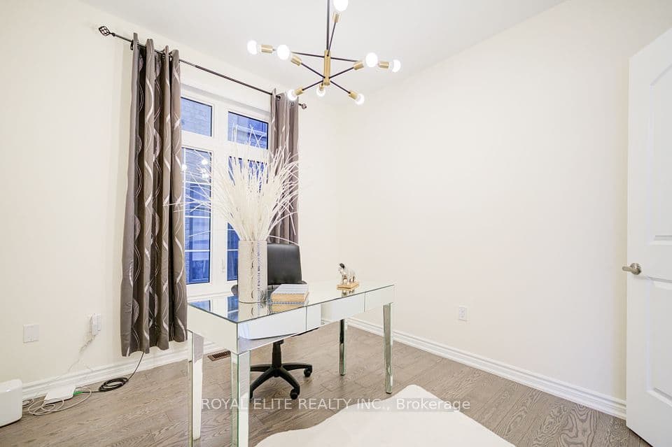 Home staging at Silk Twist Dr — project photograph 5