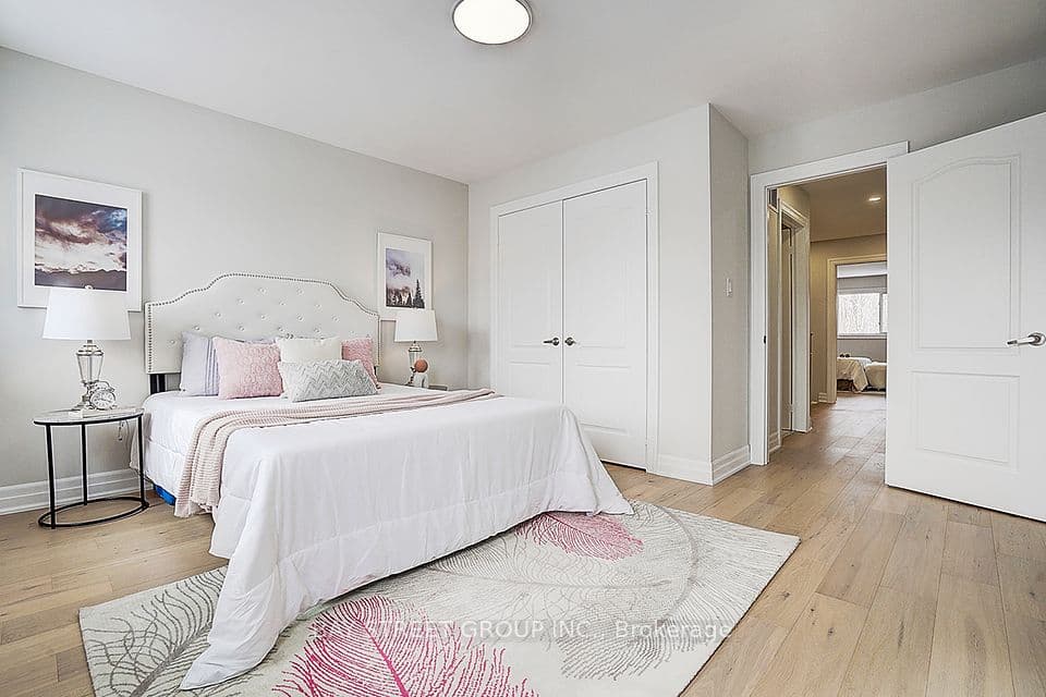 Home staging at Dovetail Dr — project photograph 8