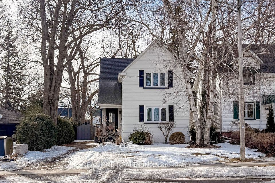 Home staging at Hillcroft St — project photograph 1