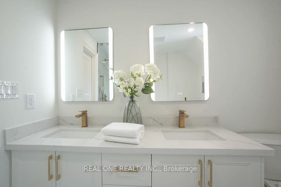 Home staging at Hillcroft St — project photograph 11