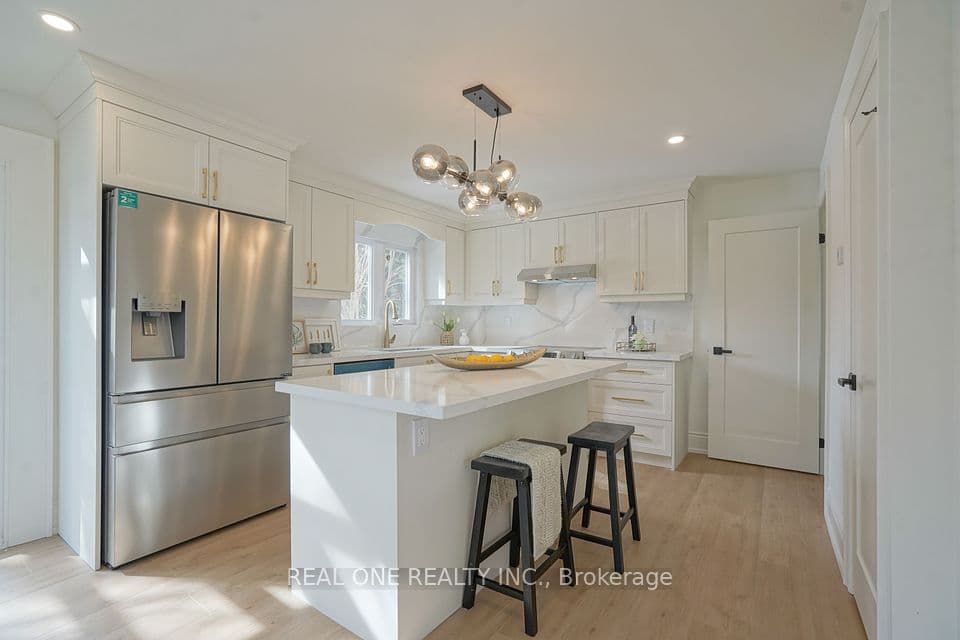 Home staging at Hillcroft St — project photograph 15