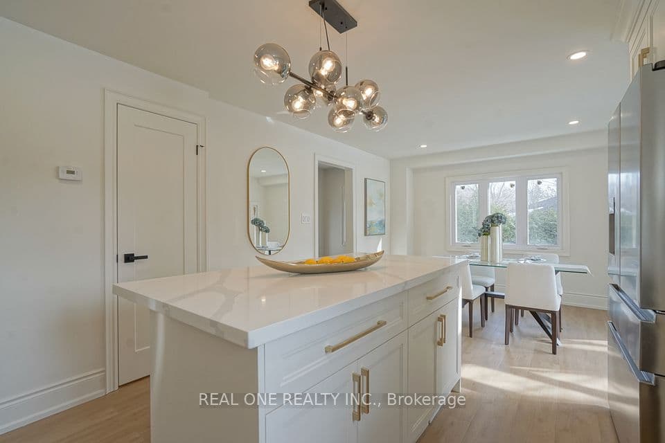 Home staging at Hillcroft St — project photograph 16