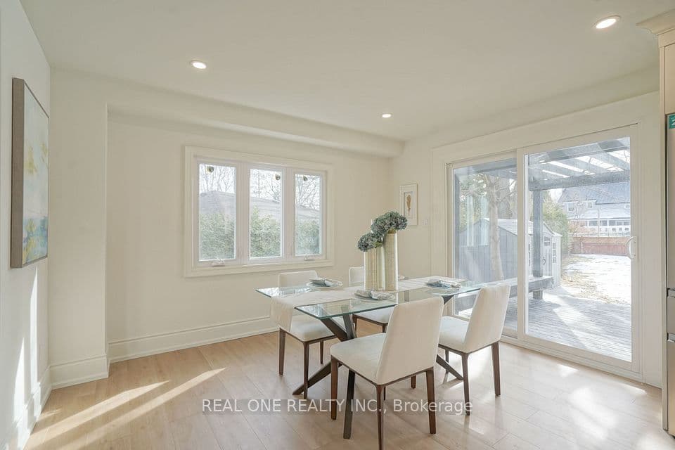 Home staging at Hillcroft St — project photograph 17