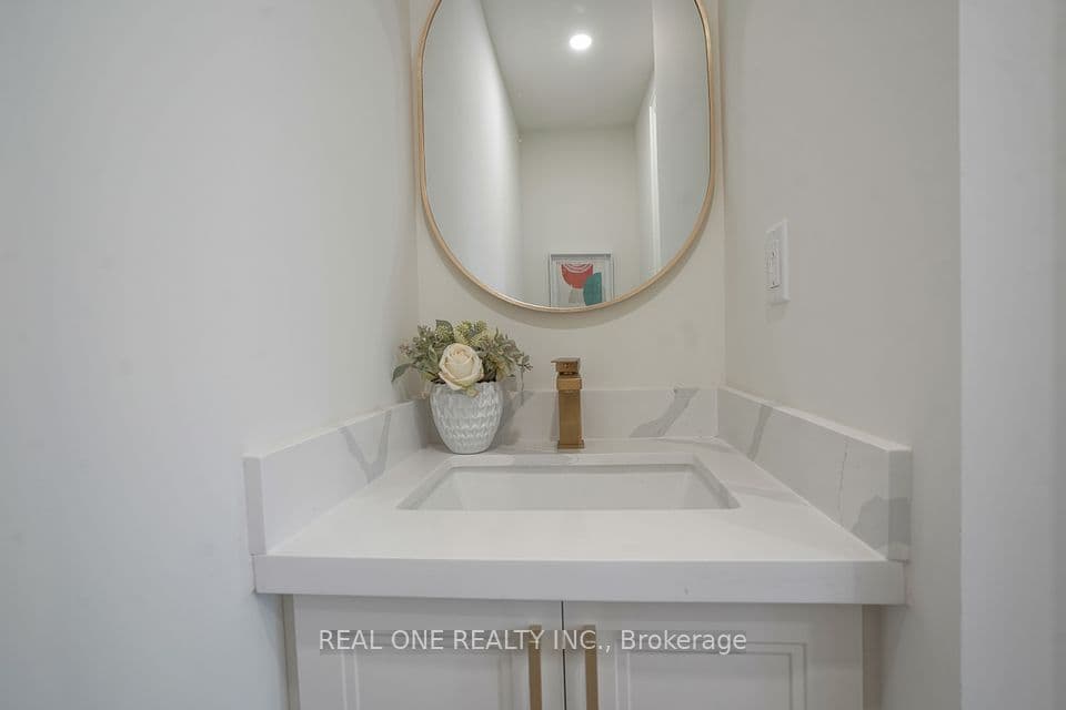 Home staging at Hillcroft St — project photograph 19