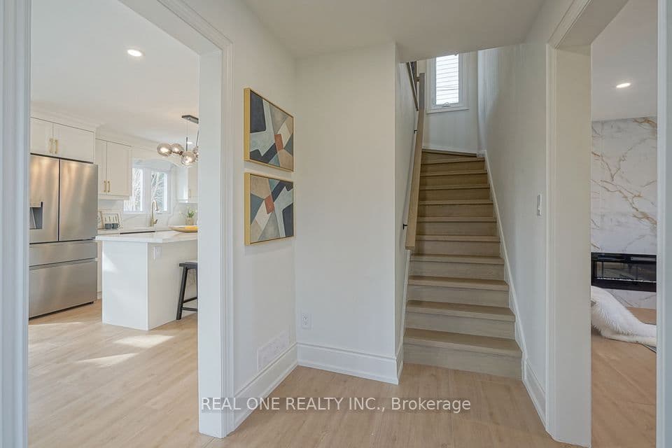 Home staging at Hillcroft St — project photograph 20