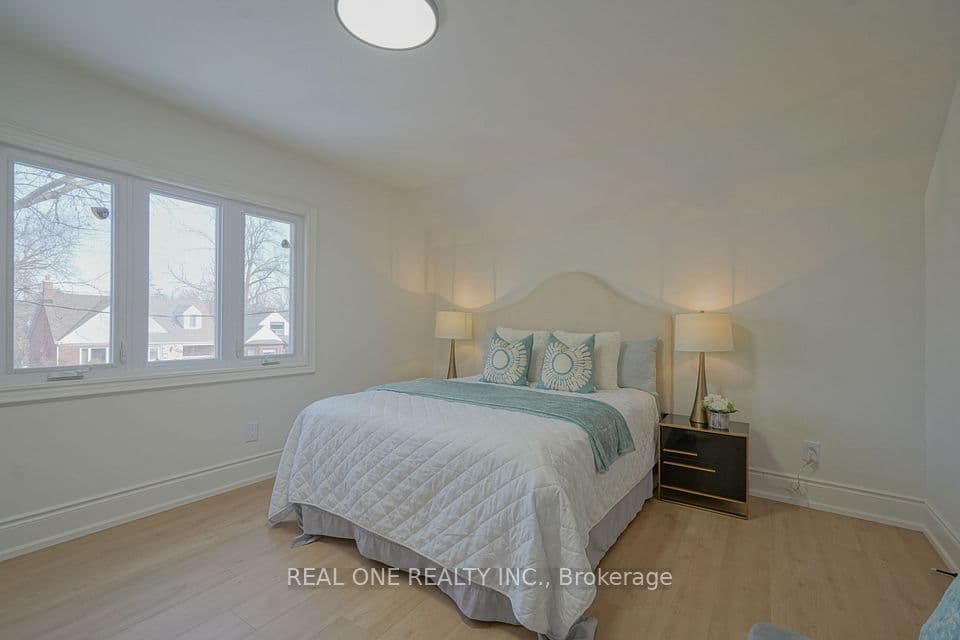 Home staging at Hillcroft St — project photograph 4