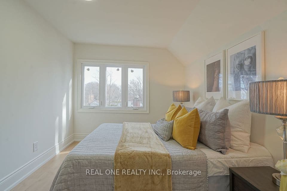 Home staging at Hillcroft St — project photograph 7