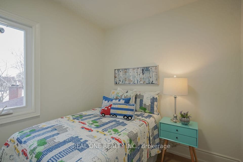 Home staging at Hillcroft St — project photograph 8