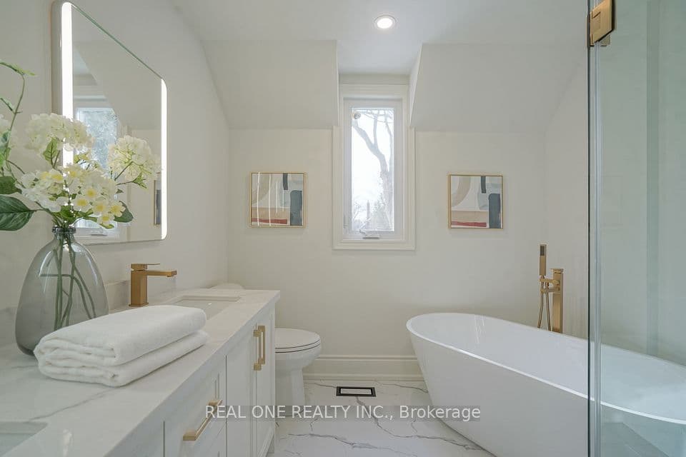 Home staging at Hillcroft St — project photograph 10