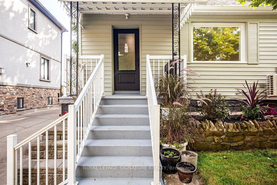 Home staging at Wadsworth Blvd — project photograph 1