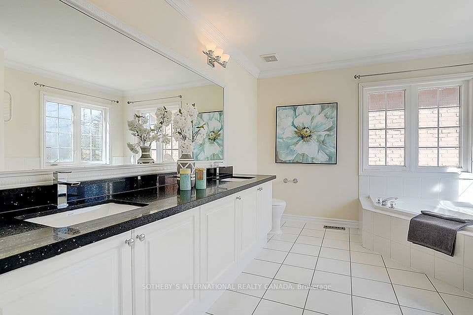 Home staging at Grand Oak Dr — project photograph 7