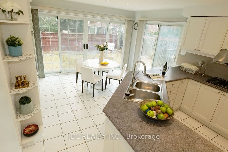 Home staging at Lang Rd — project photograph 3